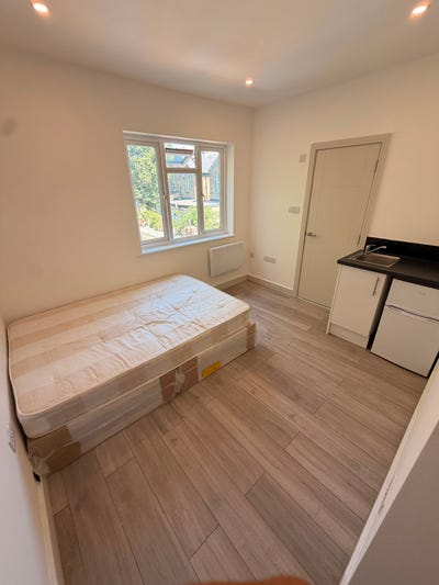 Self contained, En-suite Double rooms at 0 deposit Main Photo