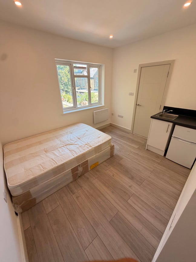 Self contained, En-suite Double rooms at 0 deposit Main Photo