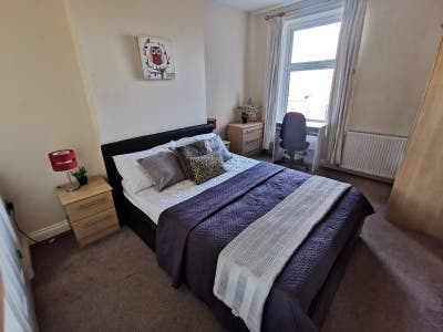 Hospital 20 Min🚶‍♂️- Ensuite - Large Double Room Main Photo