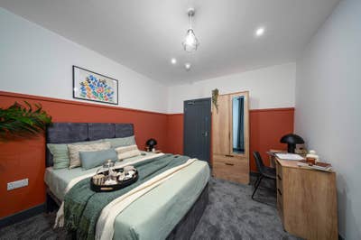 Modern Ensuite Rooms | Bury | Bills Inc Main Photo