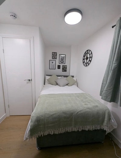 Studio Flat, Askew Road, W12 Main Photo