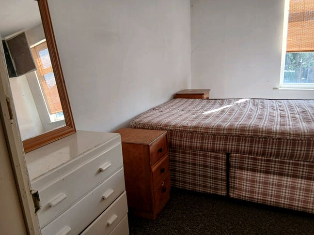 Spacious double room to rent in 3 bed houseshare Main Photo