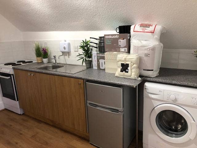 No Deposit- Bills Included - Lovely Attic Studio  Main Photo