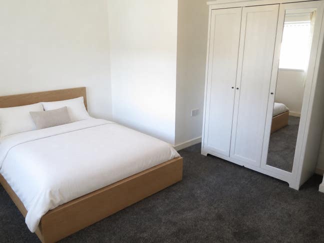Professional House Share | Next to Airbus Main Photo