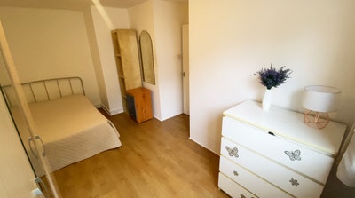 🍁 2 rooms in 4bed house + garden - September Main Photo