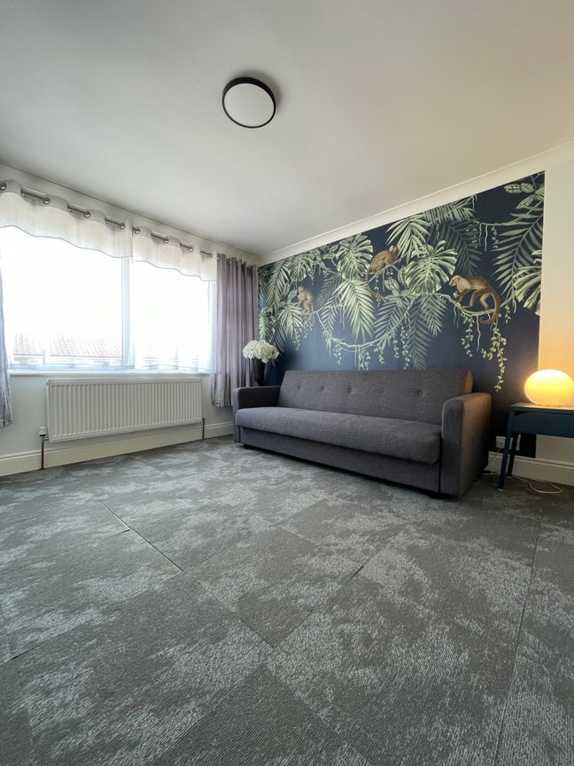 Large Double Room in Quite  Home  Main Photo