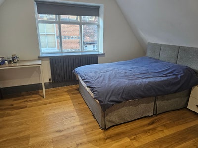 Spacious and Bright Ensuite Bedroom Main Photo