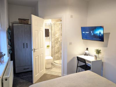 Modern Double Room (all bills included) Main Photo