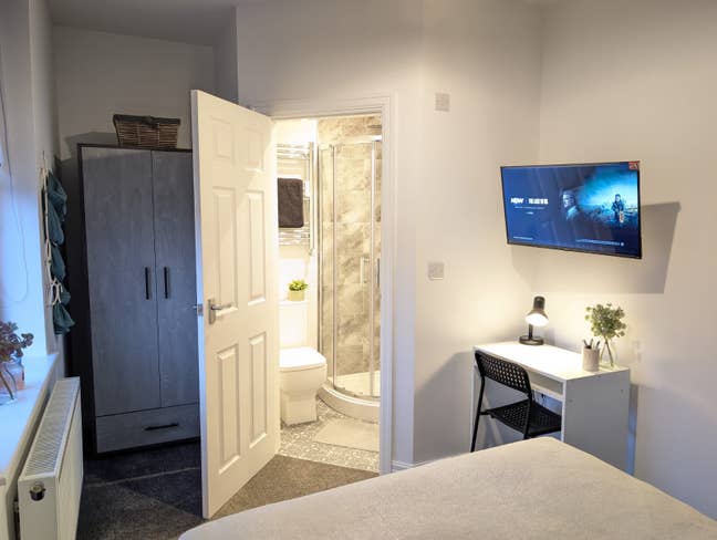 Modern Double Room (all bills included) Main Photo
