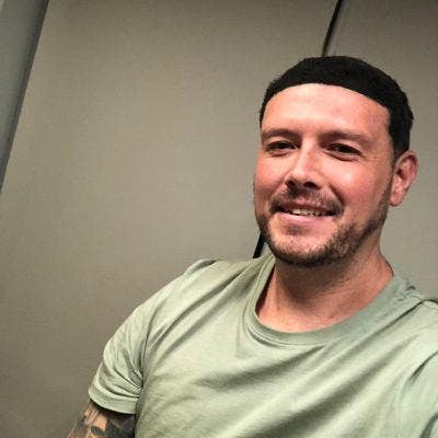 Professional Male seeks a single or double room Main Photo