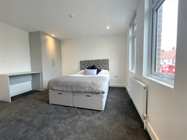 Double Ensuite Room Moments from Station Main Photo