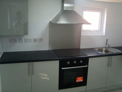 Second-floor studio flat with a separate kitchen. Main Photo