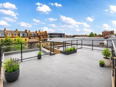 New Built 1 Bed Flat Balcony & Roof Top Terrance  Main Photo