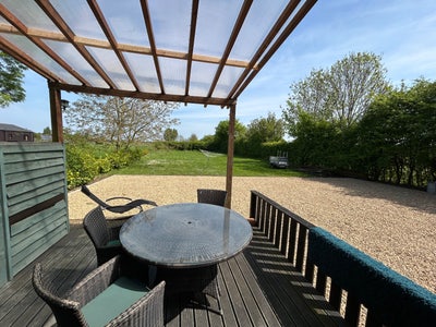 Unit in converted barn - bills included Main Photo