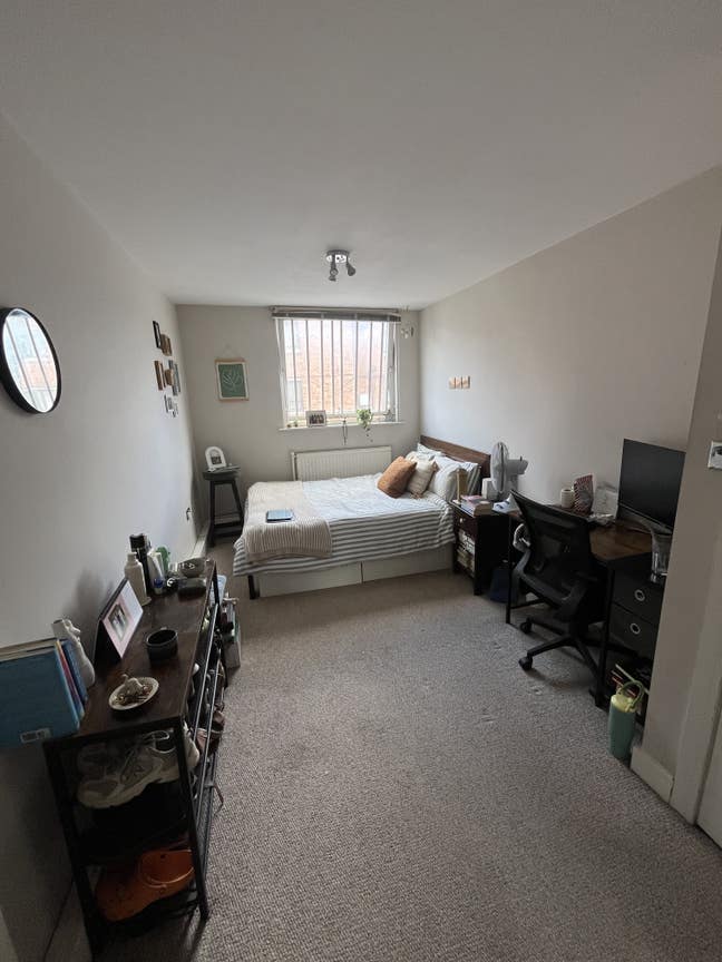 Spacious room in 4bed2bath flat in Camberwell Main Photo