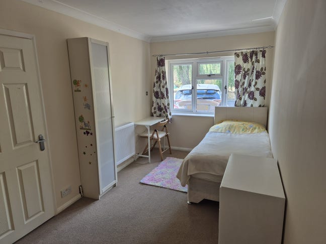 Large Furnished Double-Sized Room,Single Occupancy Main Photo