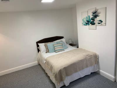 🏡 Modern 4 Bed Home in Sittingbourne |BILLS INCL. Main Photo