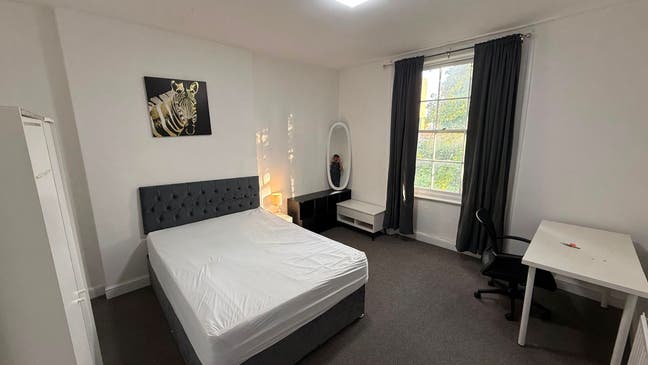 🏡 Modern 4 Bed Home in Sittingbourne |BILLS INCL. Main Photo