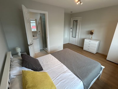 Spacious En-suite room in Mitcham Main Photo