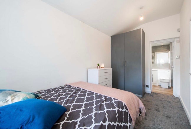Ensuite Room for rent in 📍Neasden Main Photo
