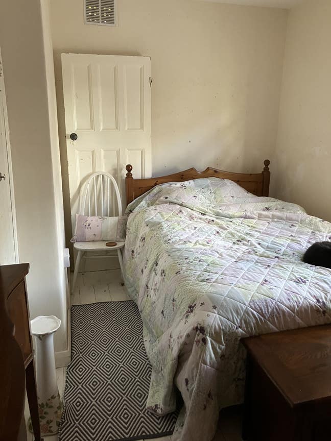 Modest room on ground floor quiet residence. Main Photo