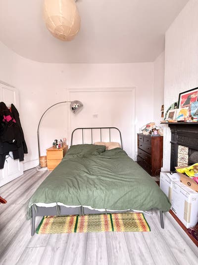 Large double room in creative 4-bed East London Main Photo