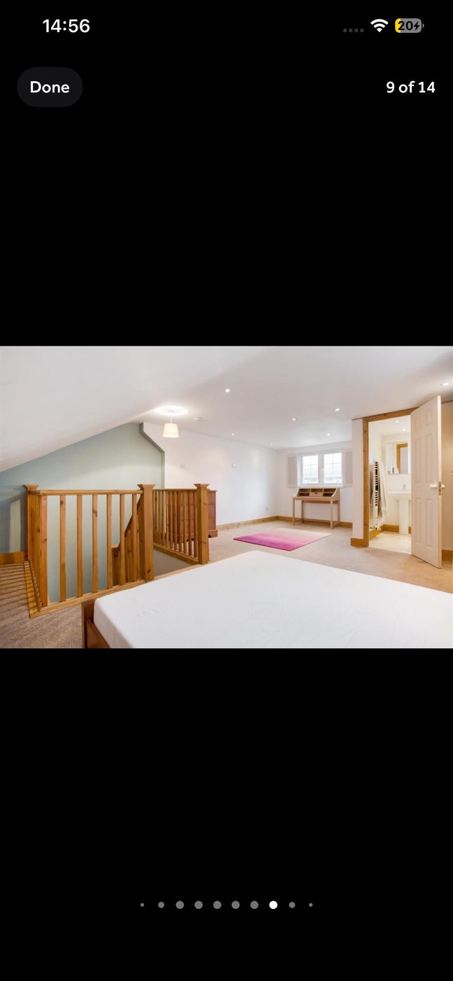 En-suite in Stephey social friendly girl flat  Main Photo