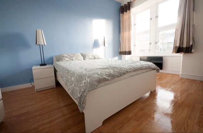 Bright spacious double room on Byre's road Main Photo