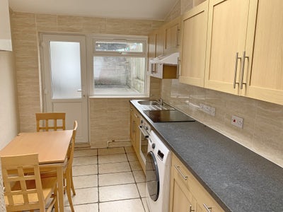 1 room available  in a 4 bed on Gloucester Rd  Main Photo
