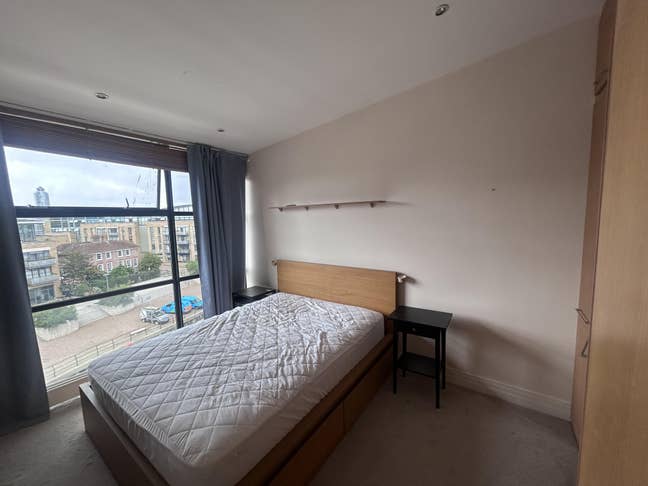 Room to rent in Brentford: &pound;1000 including bills  Main Photo