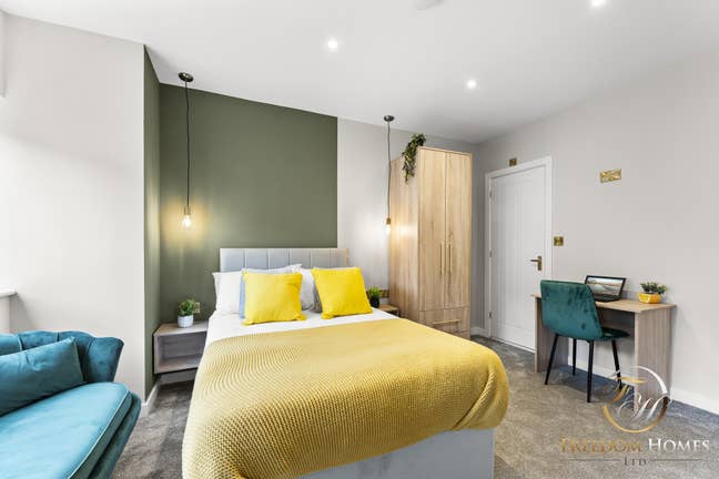 Spectacular HMO in New Road - PE2 Main Photo