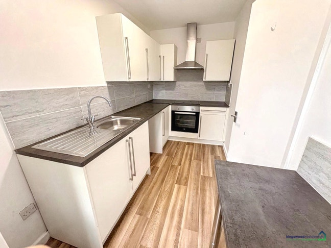  2 bedroom 1st floor apartment Main Photo