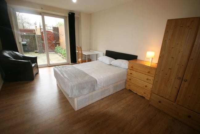 ✔️3 Rooms Available Now Main Photo
