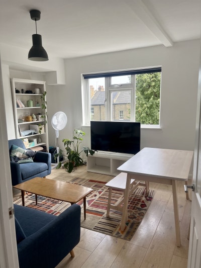 Sunny Flat with Living Room in Kentish Town Main Photo