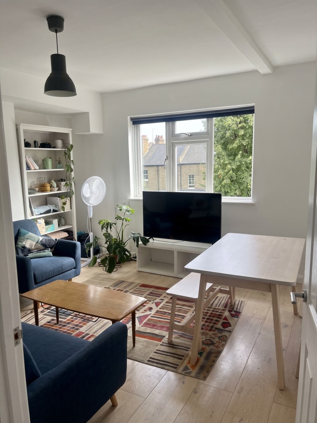 Sunny Flat with Living Room in Kentish Town Main Photo