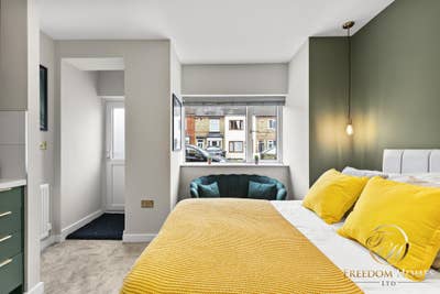 Spectacular HMO in New Road - PE2 Main Photo