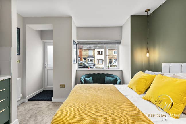 Spectacular HMO in New Road - PE2 Main Photo