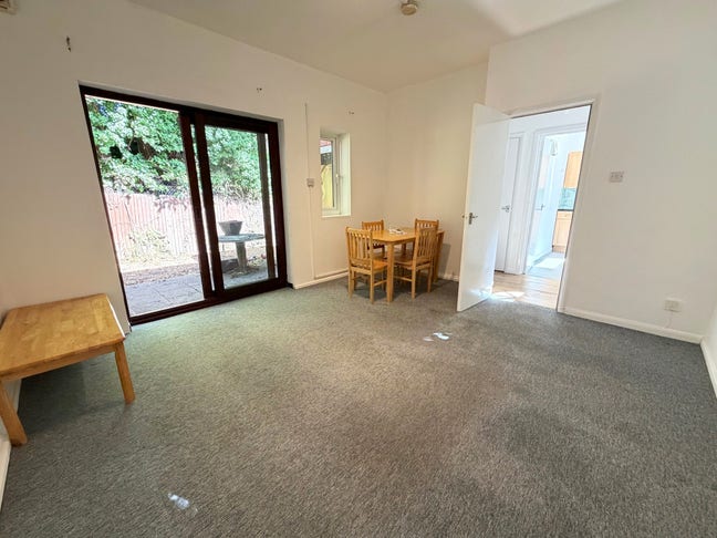 ***Spacious One Bedroom Bungalow to Rent in SE7*** Main Photo