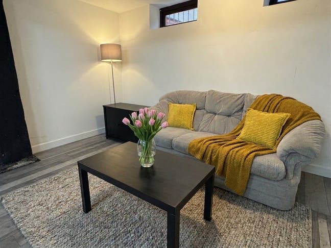 Beautiful one-bedroom apartment with bill included Main Photo
