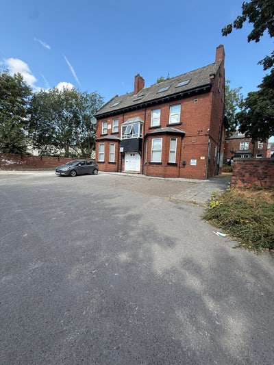 Stunning Newly Renovated 1 Bedroom Flat Main Photo