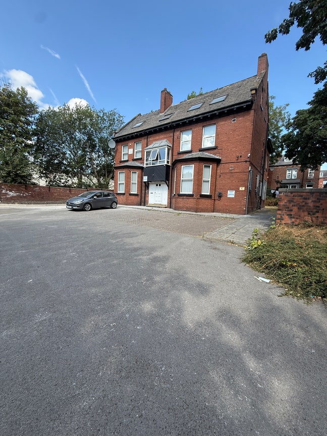 Stunning Newly Renovated 1 Bedroom Flat Main Photo
