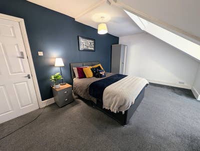 Spacious Double /Metro/ Bills/ Wifi/ *Cleaner Main Photo
