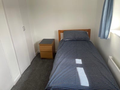 Single room in shared house Main Photo