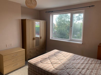 Furnished Double Room - Cowley Main Photo
