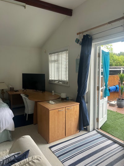 Beautiful massive room with office,etc Main Photo