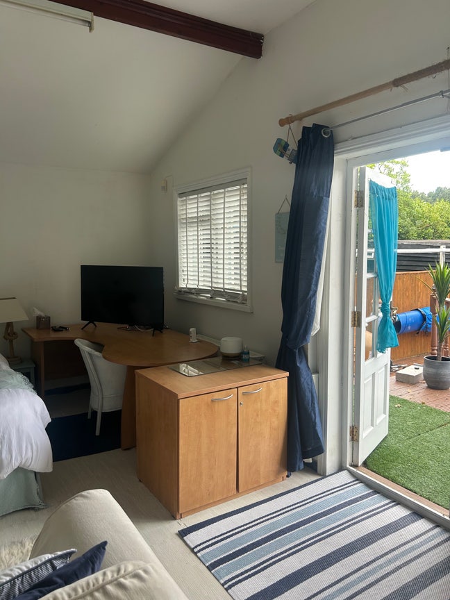 Beautiful massive room with office,etc Main Photo