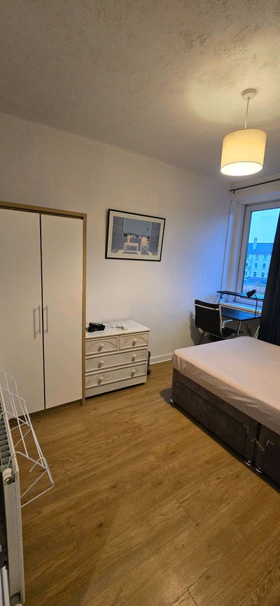 1 Room in available in 3bhk flat Main Photo