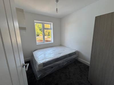 Universal Credit Allowed No Deposit 1100 Bromley  Main Photo