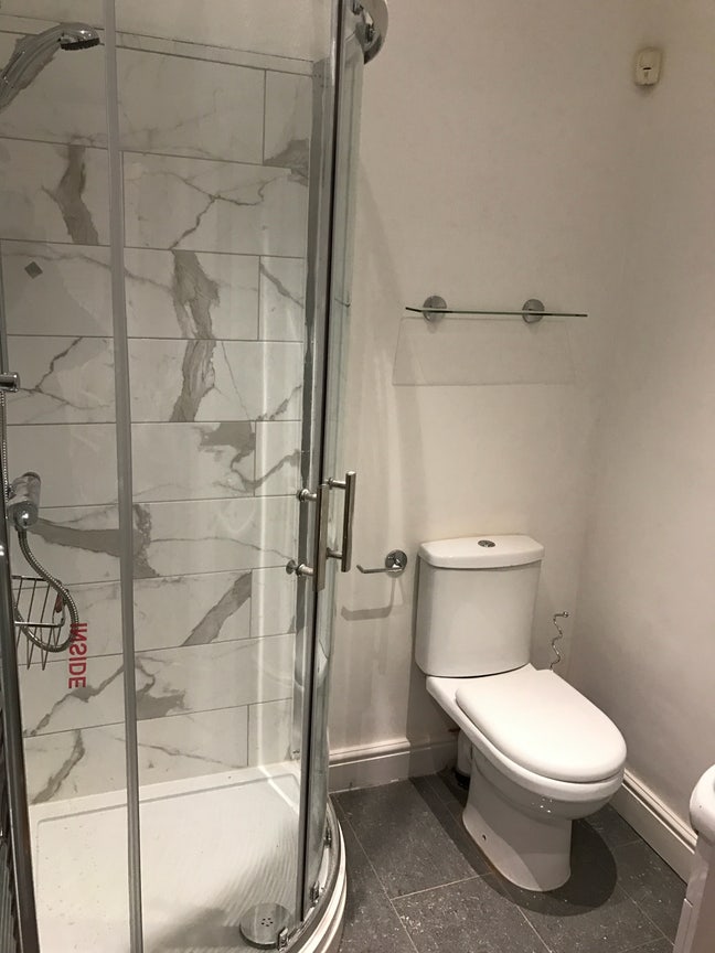 En-suite Bougie Bedroom & utility room/ storage  Main Photo