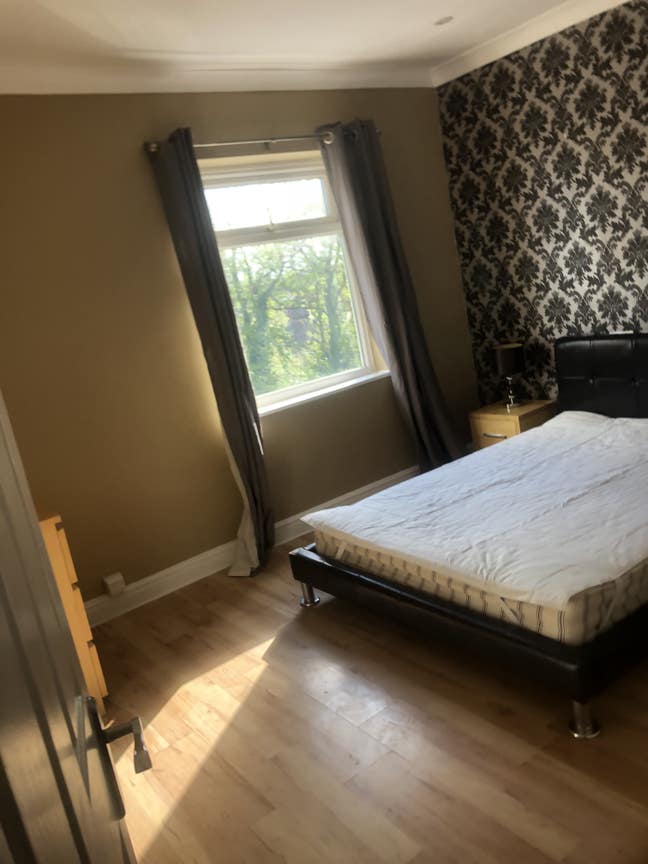 Spacious 2 bed furnished flat  Main Photo